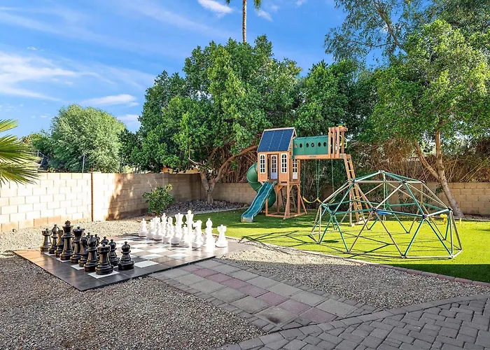 Outdoor Oasis Pool Sport Court Arcade Put Put Hébergement de vacances