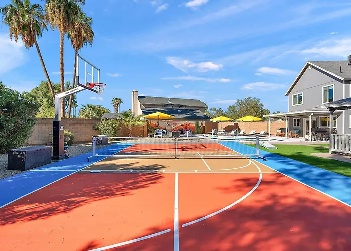 Outdoor Oasis Pool Sport Court Arcade Put Put Hébergement de vacances
