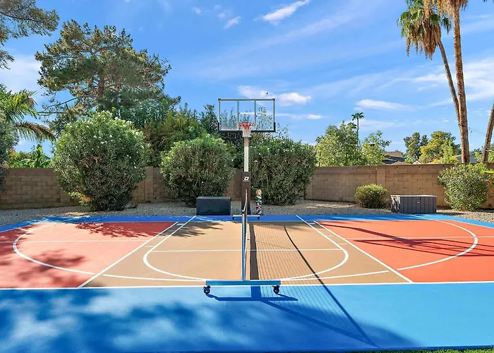 Outdoor Oasis Pool Sport Court Arcade Put Put Hébergement de vacances